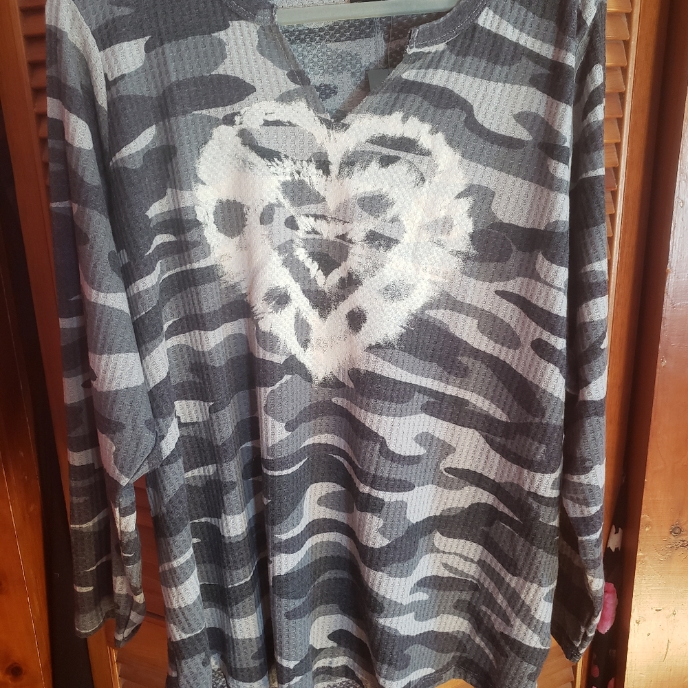 Size 4 torrid top nwt